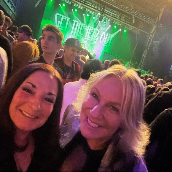 Double Shot of D Share Show - Picture 4 of 13